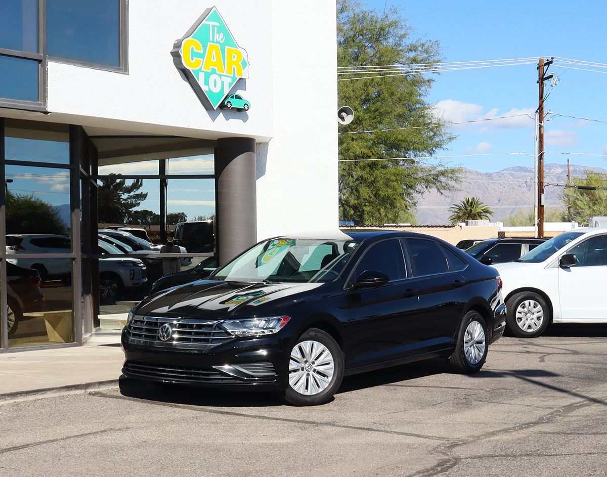 2019 Volkswagen Jetta SE R-Line photo 2