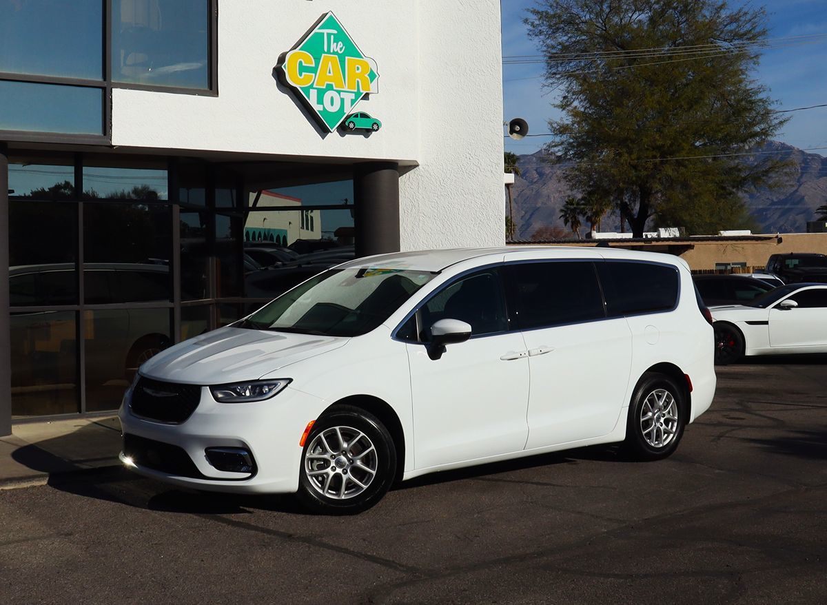 2023 Chrysler Pacifica Touring L - Photo 3
