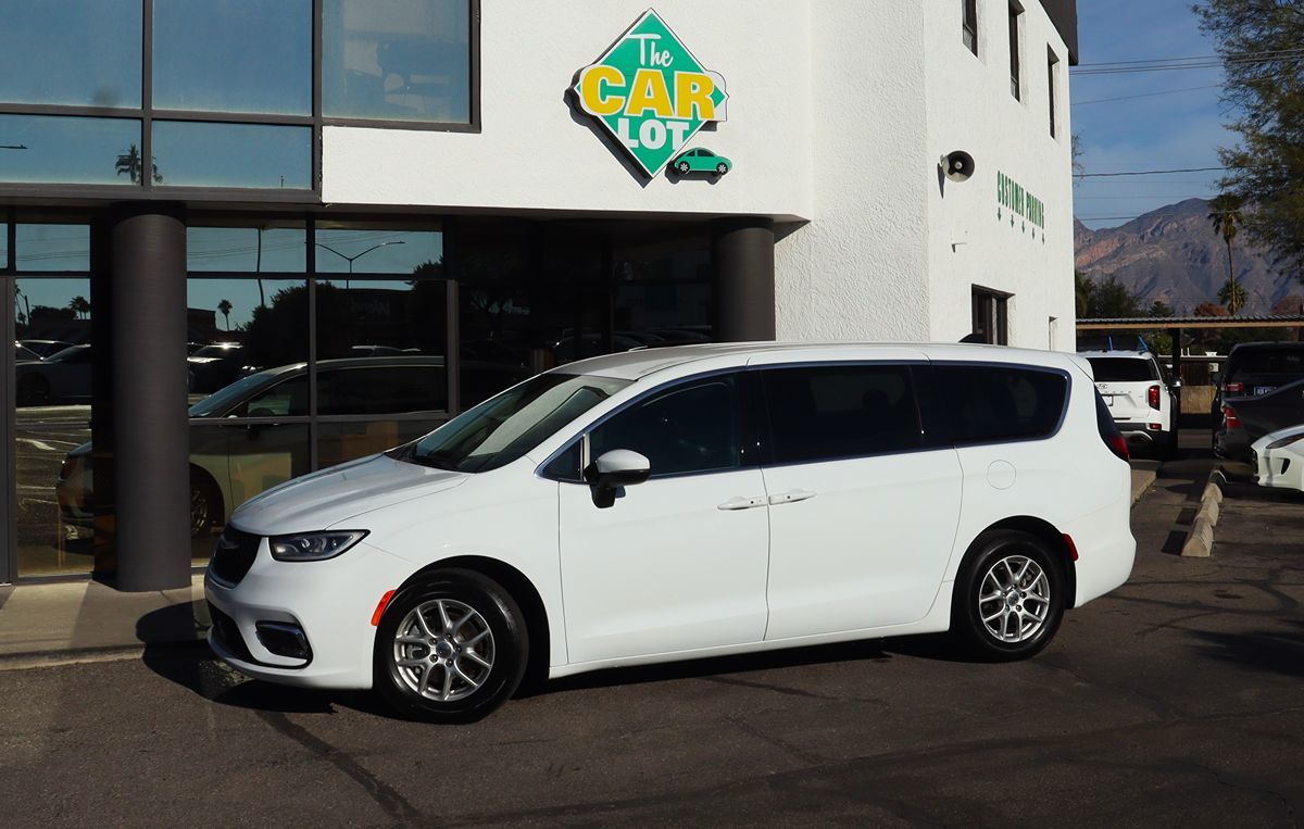 2023 Chrysler Pacifica Touring L - Photo 4