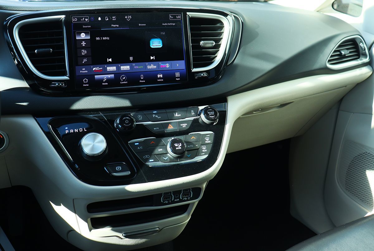 2023 Chrysler Pacifica Touring L - Photo 48