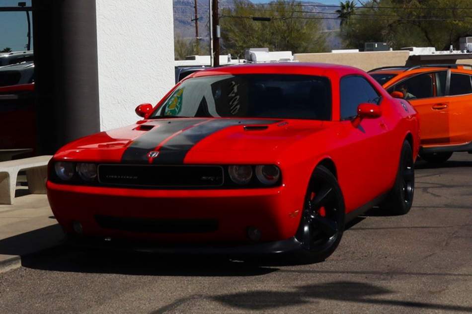 Dodge Challenger photo 2