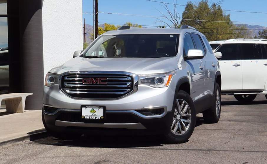 GMC Acadia photo 2