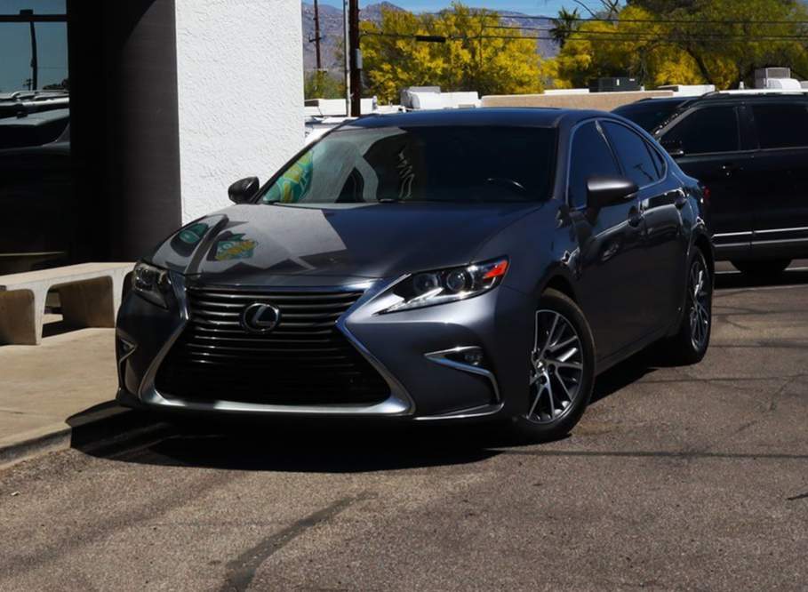 Lexus ES photo 2