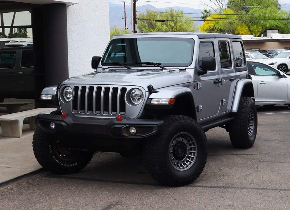 Jeep Wrangler photo 2