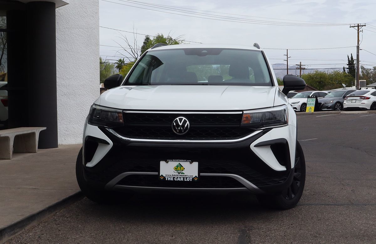 Volkswagen Taos photo 2