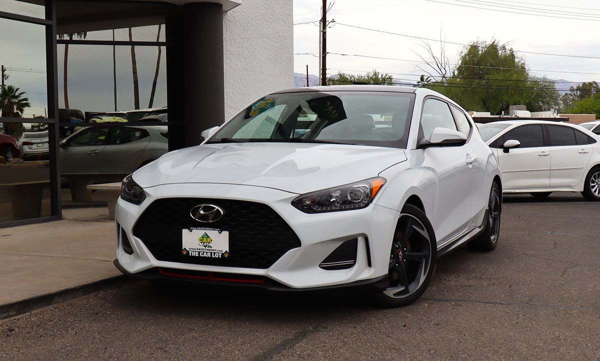 Hyundai Veloster photo 2