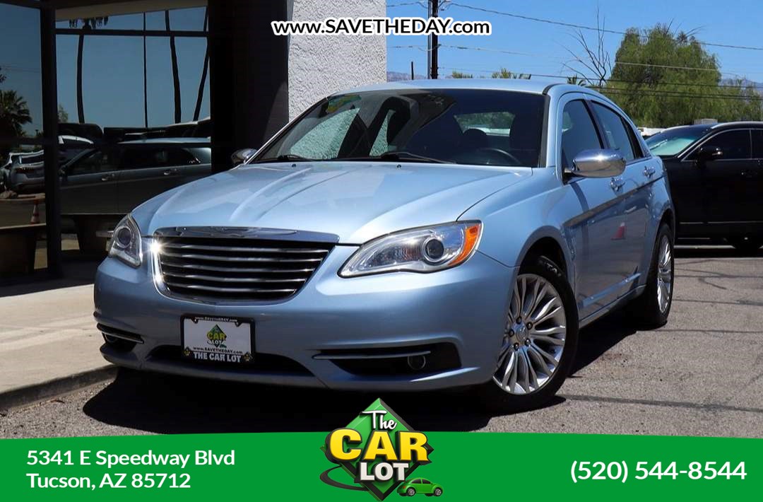 2013 Chrysler 200 Limited's photo
