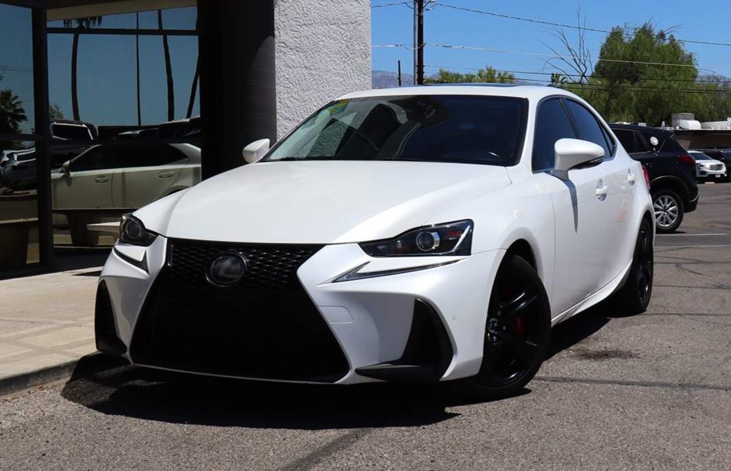 Lexus IS photo 2
