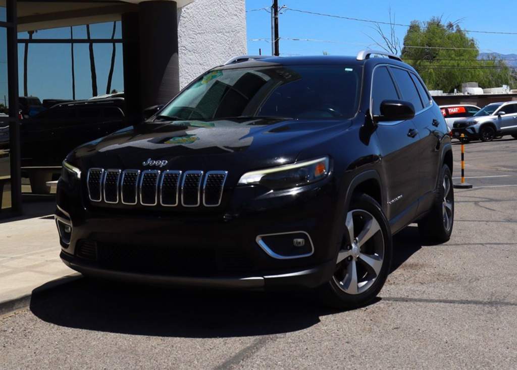 Jeep Cherokee photo 2