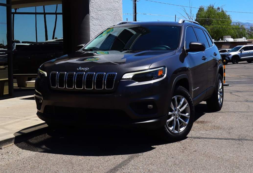 Jeep Cherokee photo 2