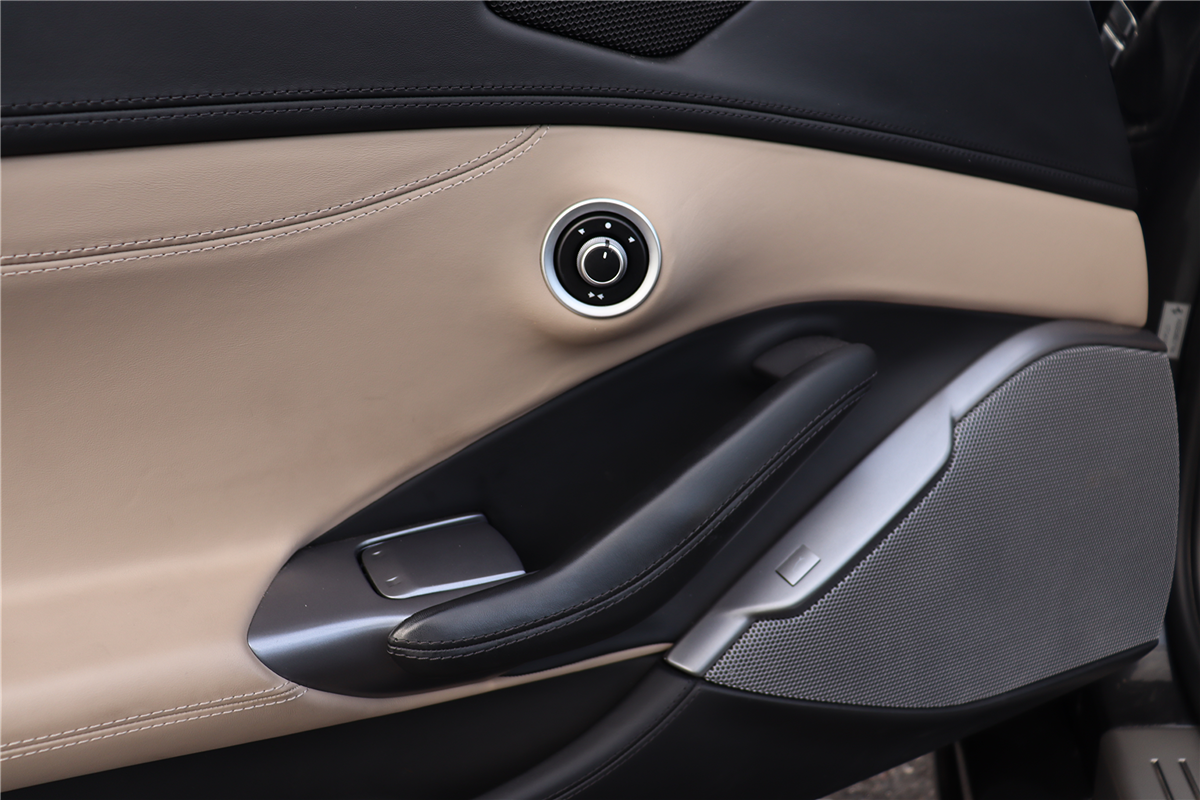 Ferrari Portofino photo 33