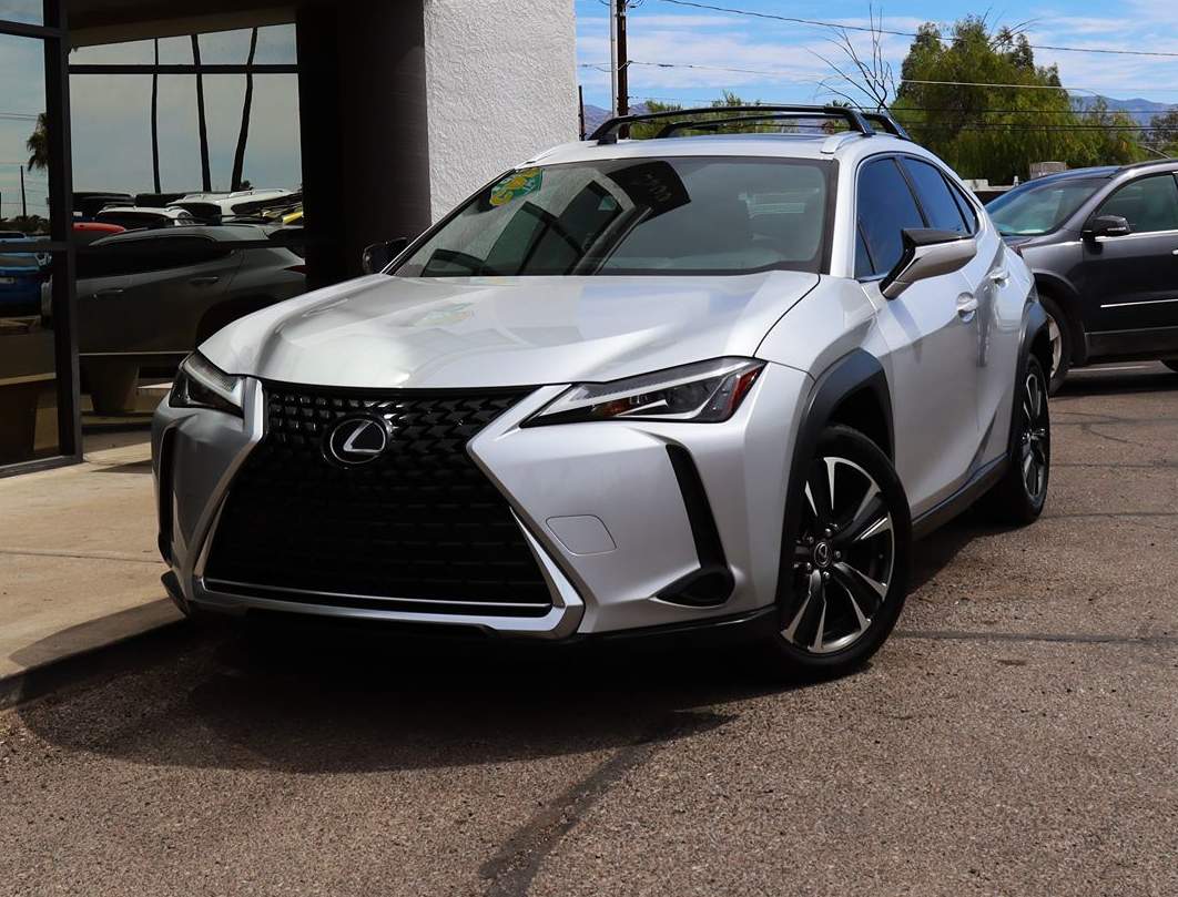 Lexus UX photo 2
