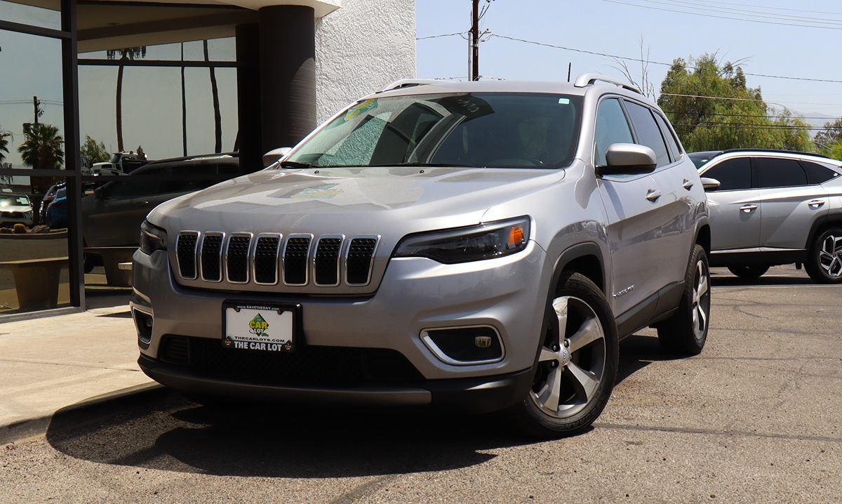 Jeep Cherokee photo 2