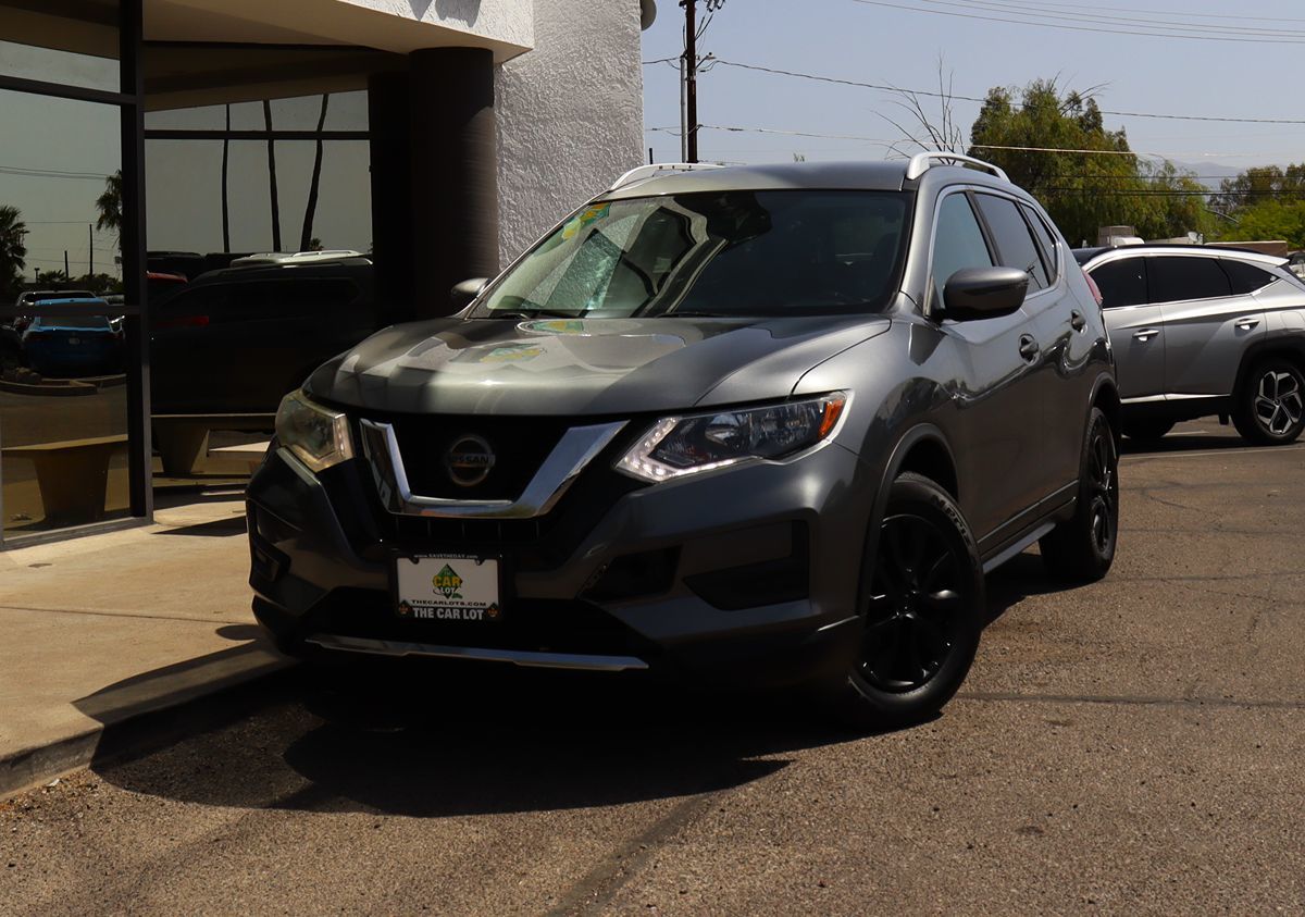 Nissan Rogue photo 2