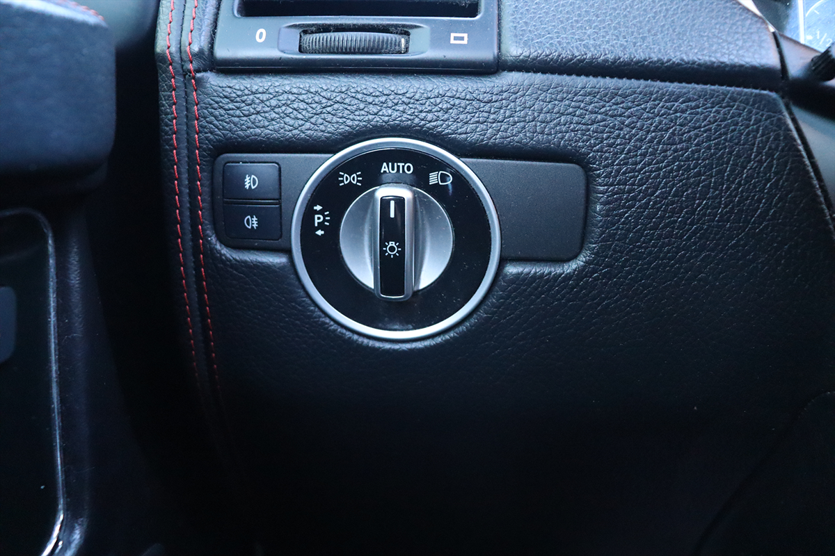 Photo 30 of this Mercedes-Benz G 550