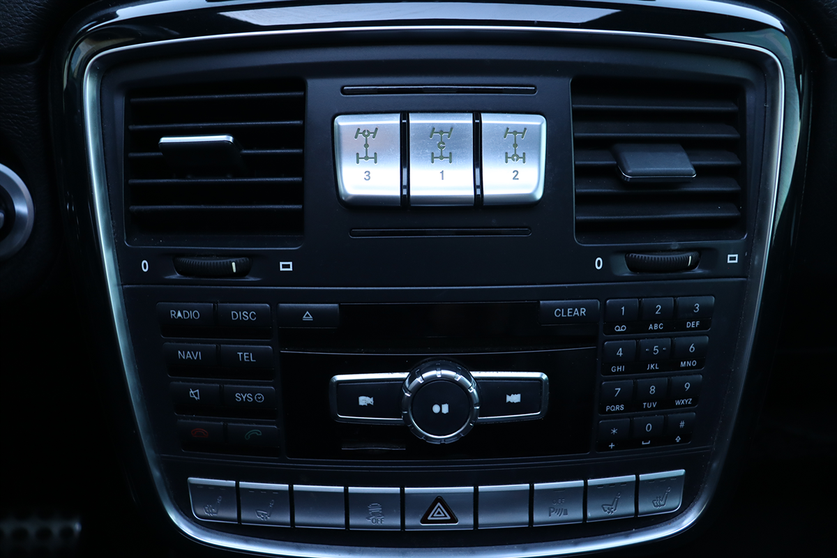Photo 35 of this Mercedes-Benz G 550