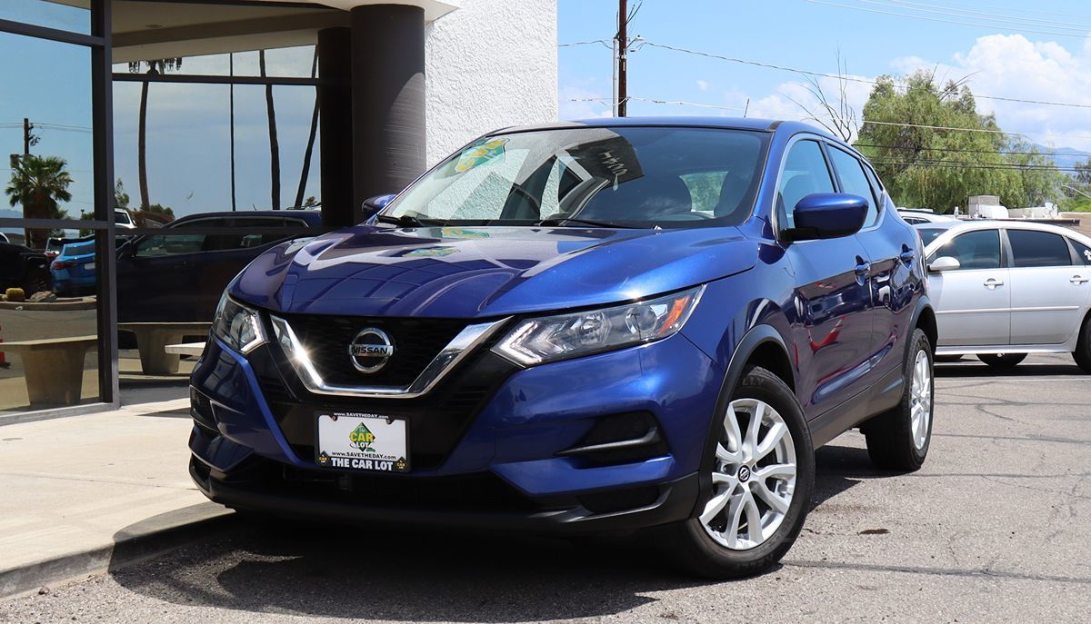 Nissan Rogue Sport photo 2