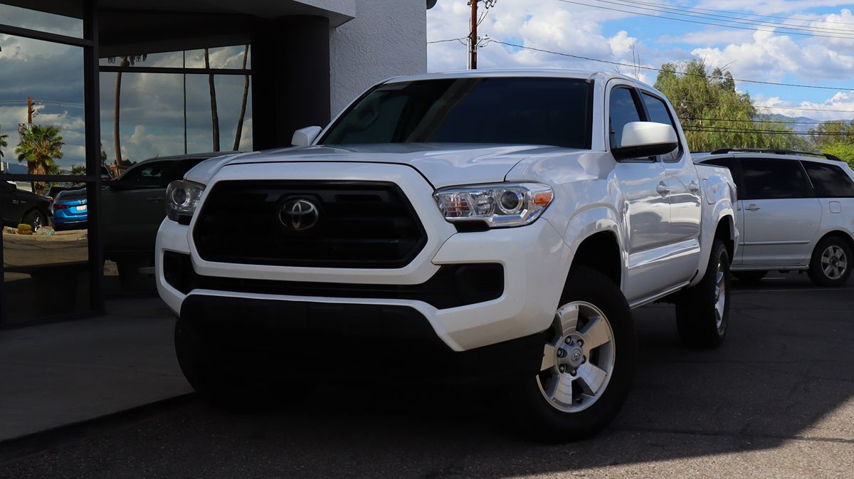 Toyota Tacoma photo 2