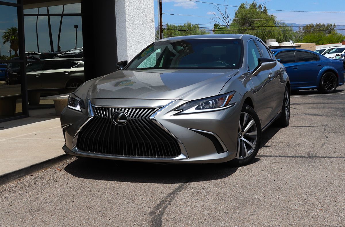Lexus ES photo 2