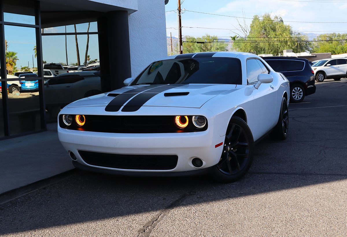 Dodge Challenger photo 2