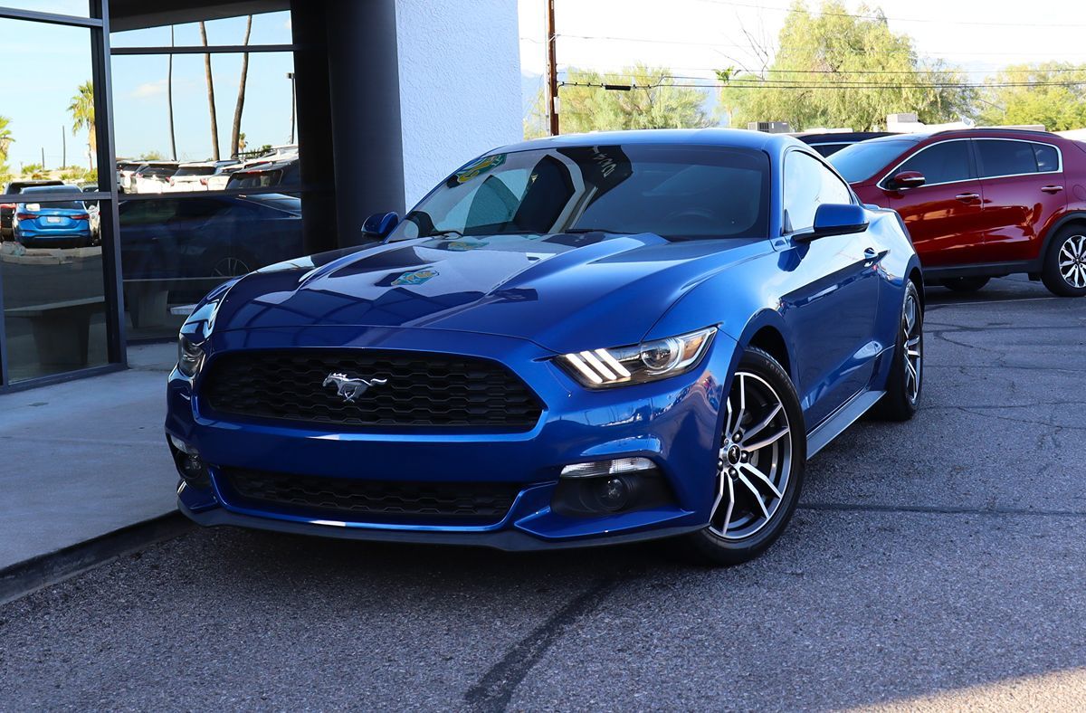 Ford Mustang photo 2