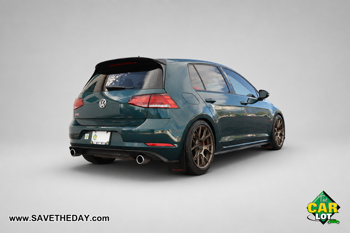 Volkswagen Golf GTI photo 8