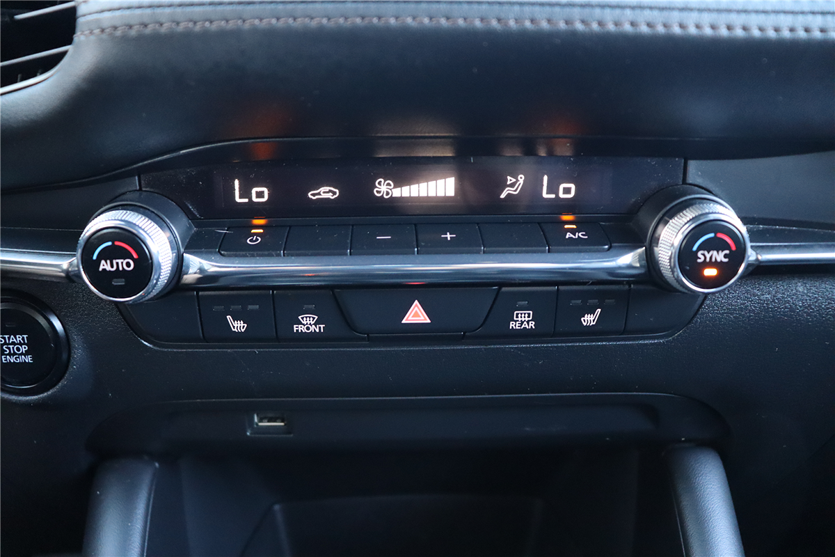 Mazda Mazda3 photo 32