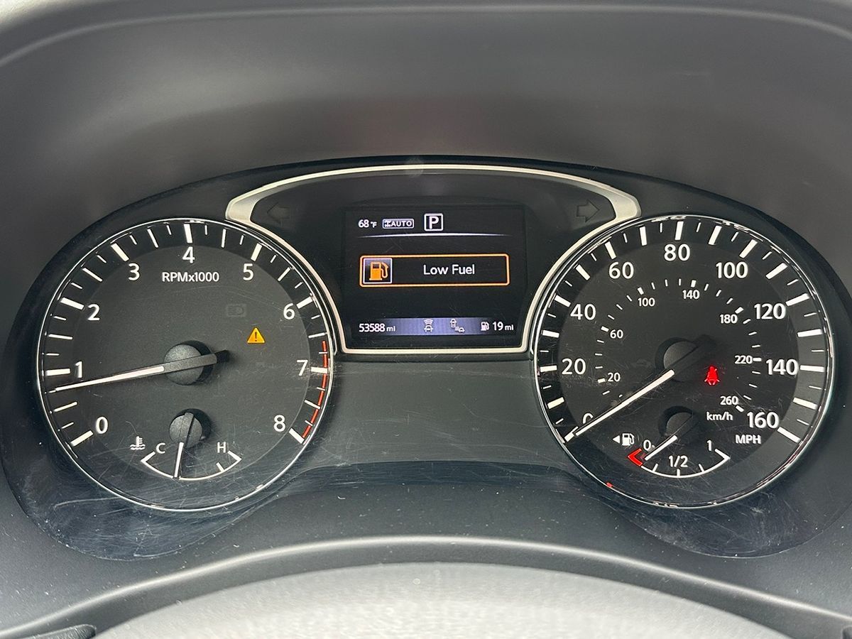 2018 Nissan Pathfinder SL photo 16