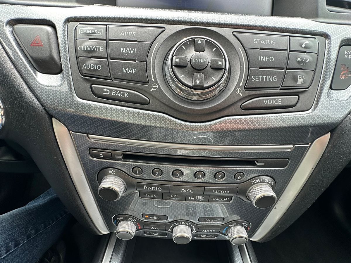 2018 Nissan Pathfinder SL photo 17