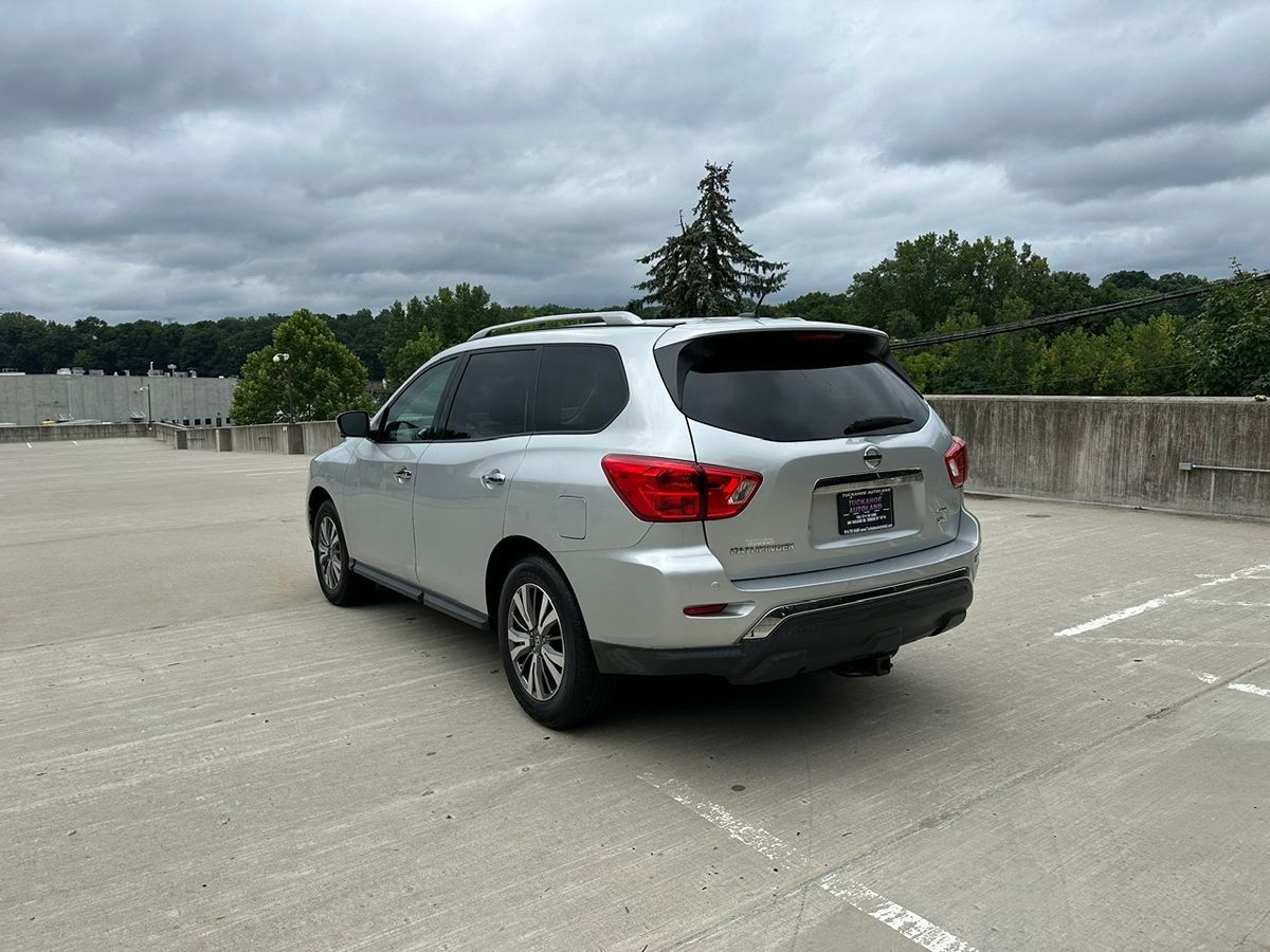 2018 Nissan Pathfinder SL photo 5
