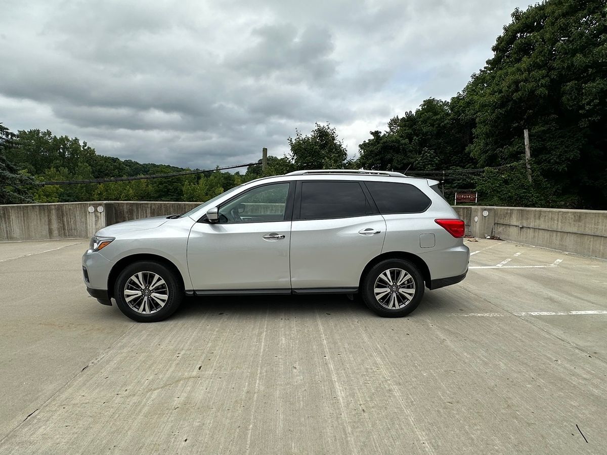 2018 Nissan Pathfinder SL photo 6