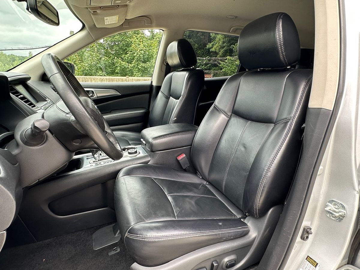 2018 Nissan Pathfinder SL photo 12