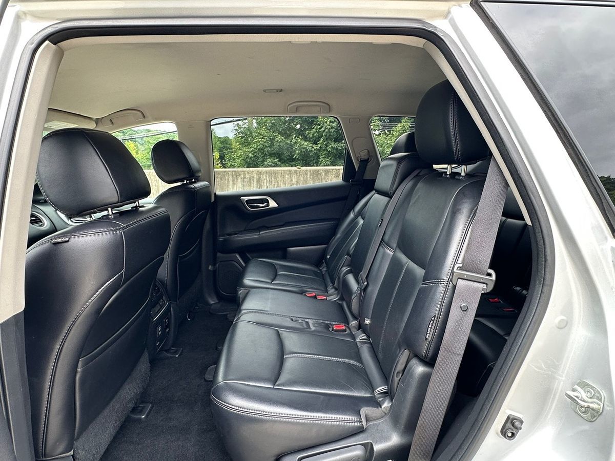2018 Nissan Pathfinder SL photo 13