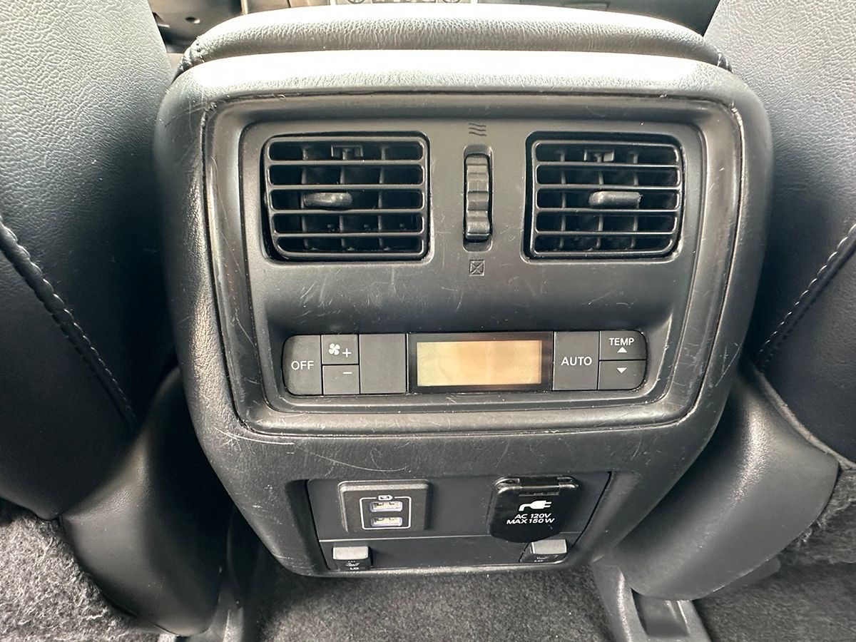 2018 Nissan Pathfinder SL photo 19