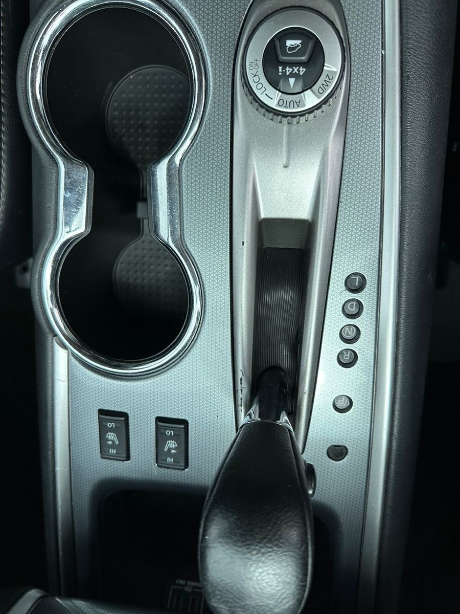2018 Nissan Pathfinder SL photo 21