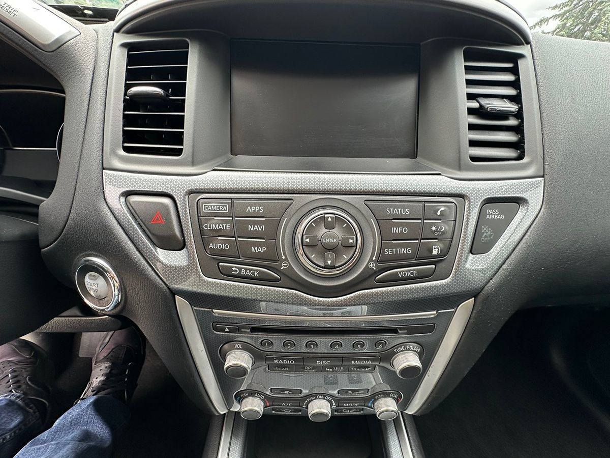 2018 Nissan Pathfinder SL photo 23