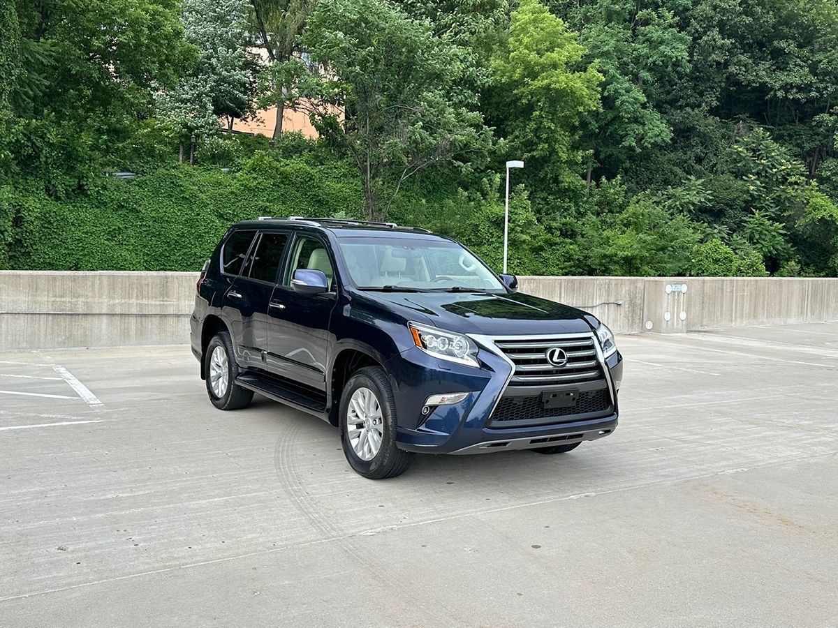 2019 Lexus GX 460 Premium photo 3