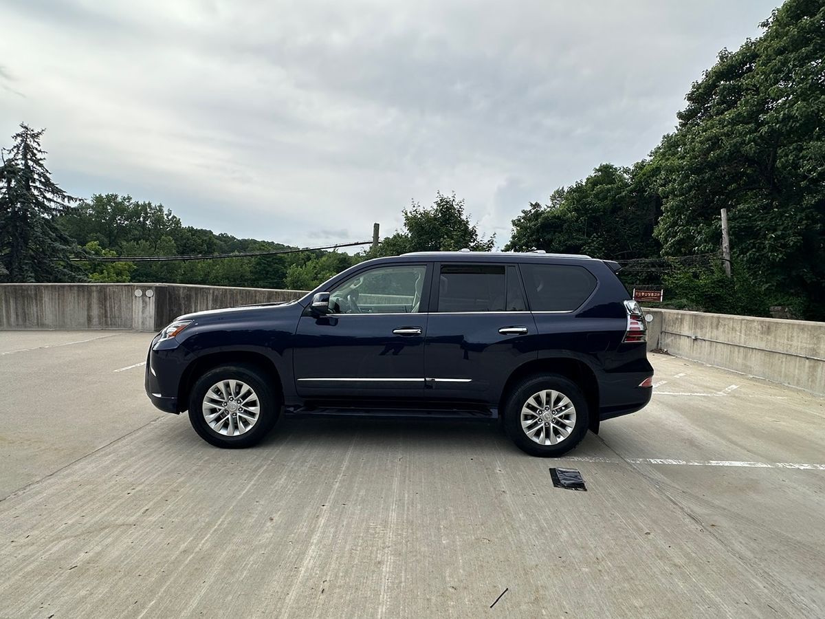 2019 Lexus GX 460 Premium photo 8