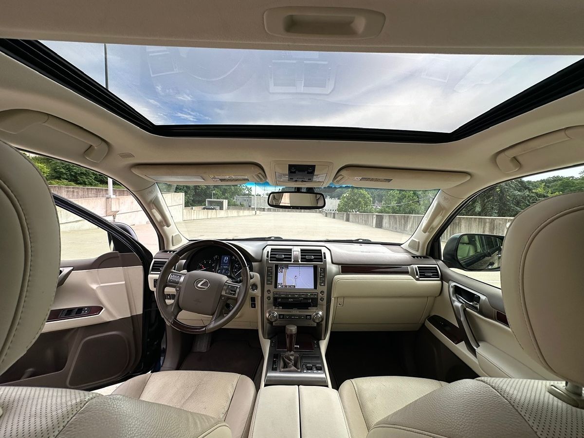 2019 Lexus GX 460 Premium photo 16