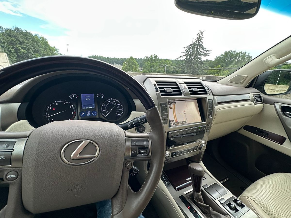 2019 Lexus GX 460 Premium photo 25
