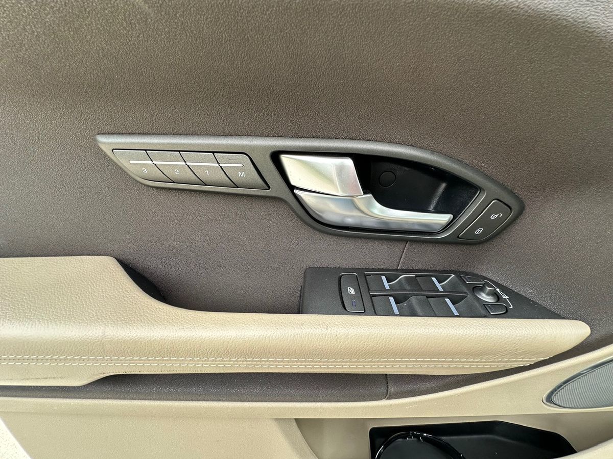 2013 Land Rover Range Rover Evoque Pure Premium photo 22