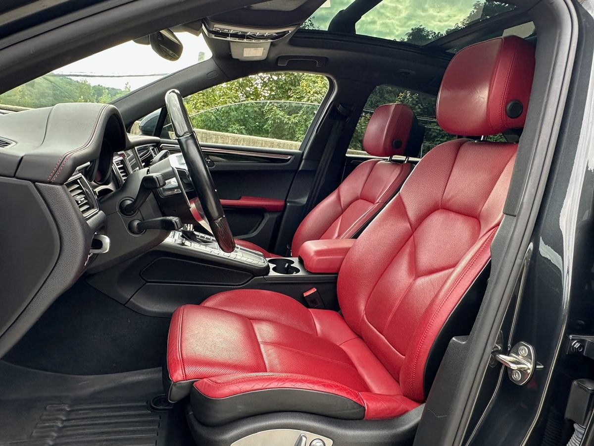2017 Porsche Macan S photo 17
