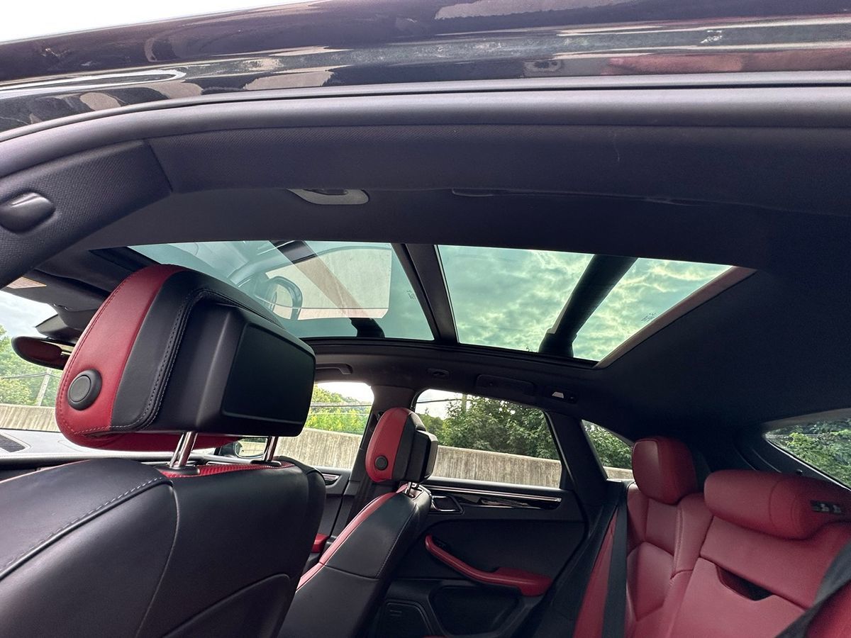 2017 Porsche Macan S photo 19