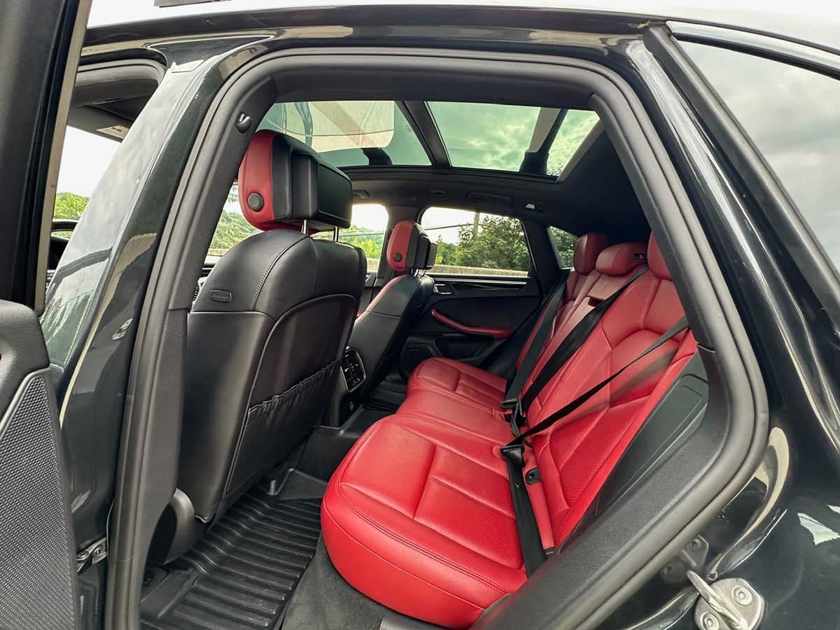 2017 Porsche Macan S photo 18