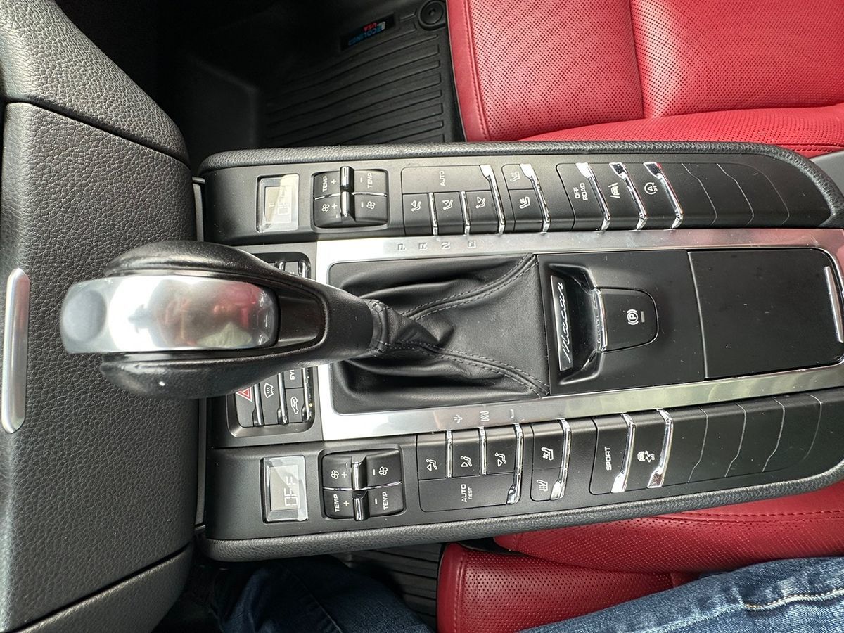 2017 Porsche Macan S photo 32