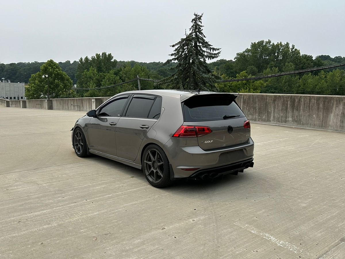 2016 Volkswagen Golf R Base photo 7