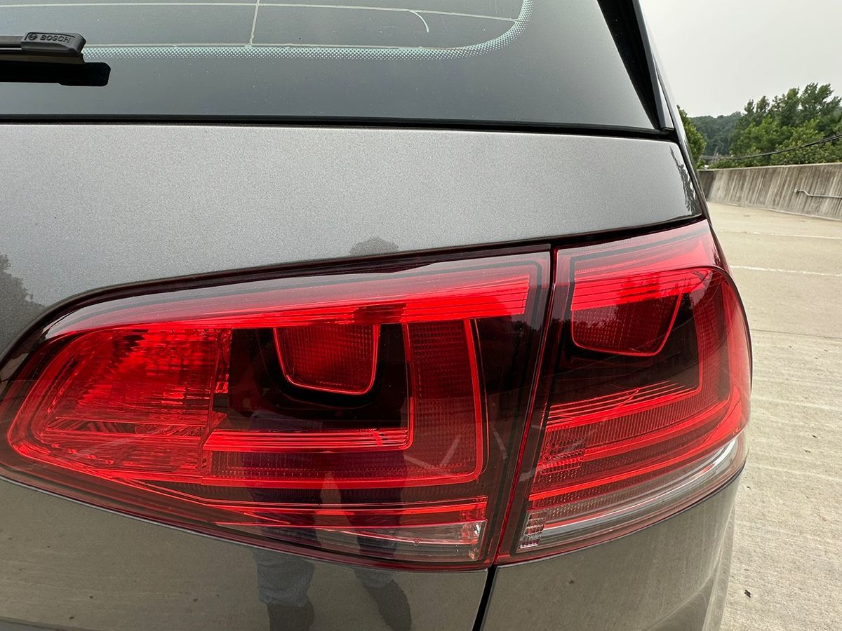 2016 Volkswagen Golf R Base photo 16