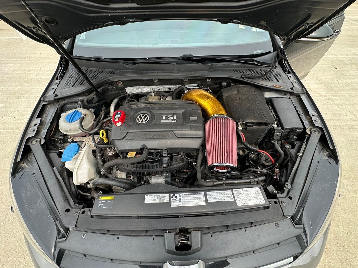 2016 Volkswagen Golf R Base photo 18