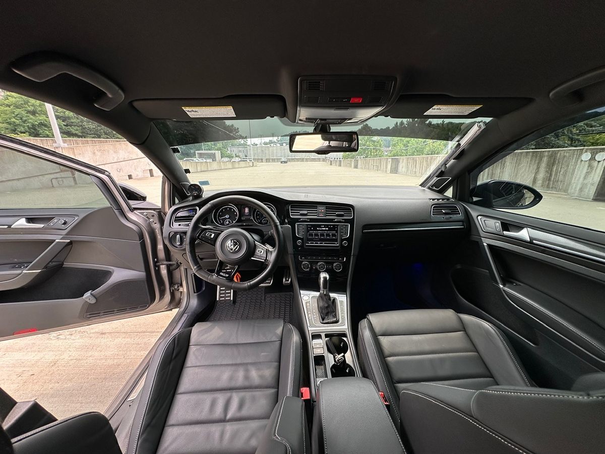2016 Volkswagen Golf R Base photo 23