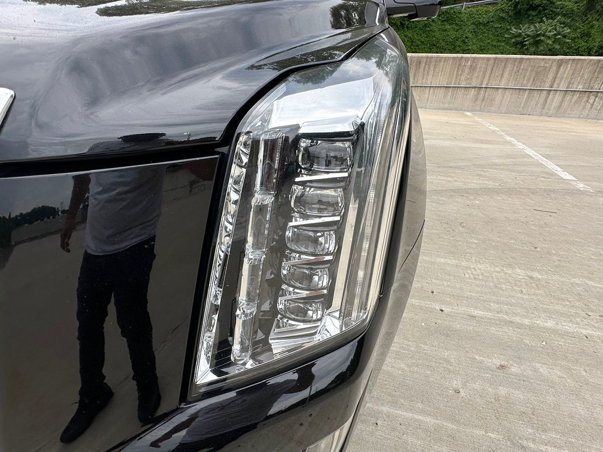 2015 Cadillac Escalade Luxury photo 11